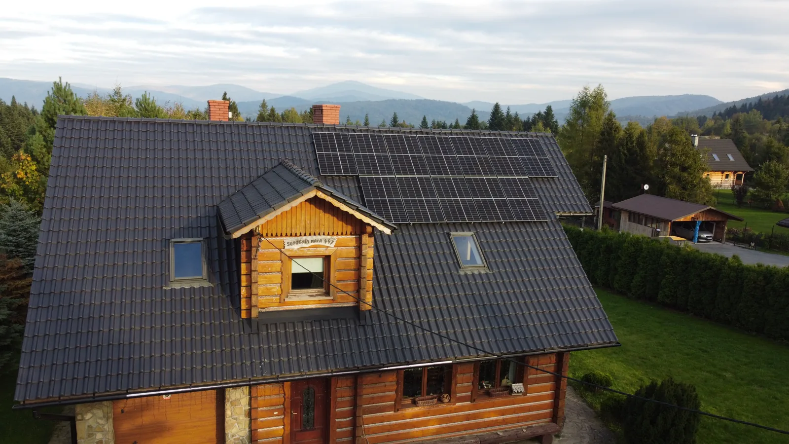 Realizacja fotowoltaiki w Beskidach — lokalny zespół Soldom