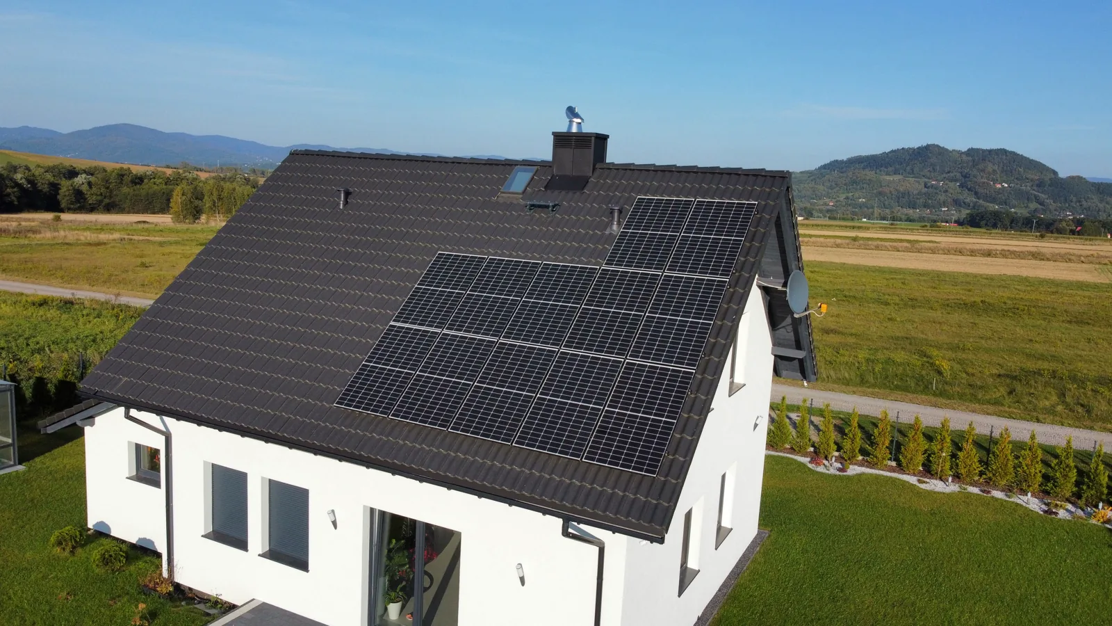 Falownik i magazyn energii z systemem EMS przy domu